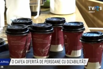 O cafea oferită de persoane cu dizabilități. Mihai Arsenie, reporter cu sindrom Down la TVR Cluj, vă invită la cafenea