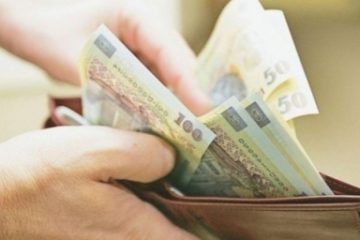 Moneda națională s-a depreciat marți în raport cu principalele valute