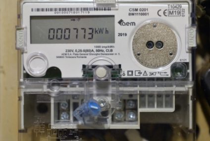 Prețul energiei electrice crește cu până la 13% de la 1 iulie pentru consumatorii care nu au contracte pe piața liberă. Motivele majorării