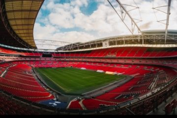EURO 2020: Boris Johnson nu vrea reducerea numărului de spectatori la meciurile de pe Wembley. Profesor german de virusologie: Ne jucăm cu riscul