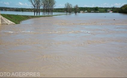 Cod portocaliu și cod galben de inundații în 17 bazine hidrografice și pe râurile din Dobrogea, până duminică