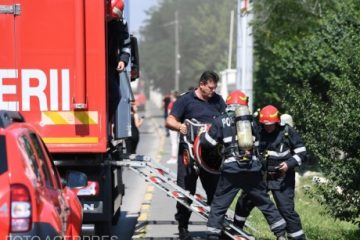 Bihor: Incendiu la un depozit de mase plastice reciclabile din Salonta. Fumul toxic a acoperit tot orașul