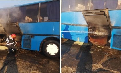 Un autocar ce trana 21 de copii a luat foc în localitatea Dumeni din Botoșani