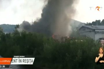 Incendiu de proporții la Reșița la un depozit de produse alimentare