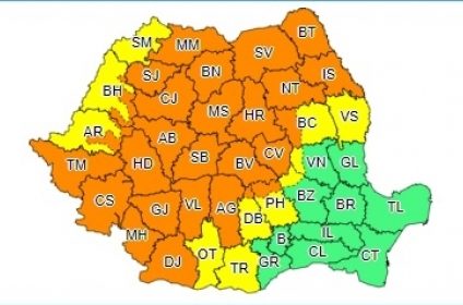 Cod galben şi cod portocaliu de caniculă şi furtuni în mare parte din ţară. Vreme călduroasă în Bucureşti, ploi torenţiale, descărcări electrice şi intensificări de scurtă durată ale vântului