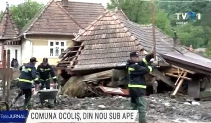 Comuna Ocoliş din Alba, din nou sub ape. Zeci de animale au murit înecate, mai multe case nu mai pot fi locuite. Hidrologii avertizează că pericolul nu a trecut