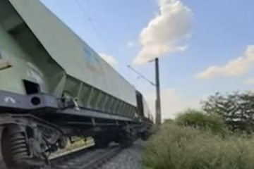 Circulaţia trenurilor între Bucureşti şi Constanţa, reluată; în zona staţiei Feteşti se circulă pe un singur fir