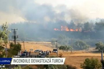 Incendii de vegetație în Turcia, Grecia și Serbia. Temperaturile extrem de ridicate au uscat vegetația, iar vântul împrăștie flăcările
