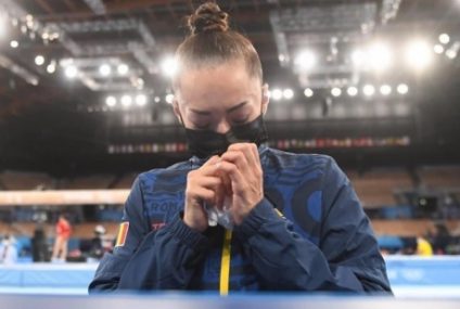 JO TOKYO 2020 | Larisa Iordache, mesaj emoționant după ratarea finalei de la bârnă din cauza problemelor de la gleznă: Nu vom înțelege niciodată de ce drumul pe care ni-l alegem este atât de dur cu noi în unele momente