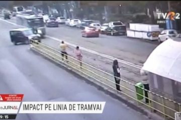 IAȘI Un tramvai a deraiat după ce a fost lovit de o mașină