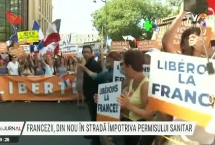 Noi proteste în Franța, față de extinderea permisului sanitar și vaccinarea obligatorie a personalului medical și altor categorii