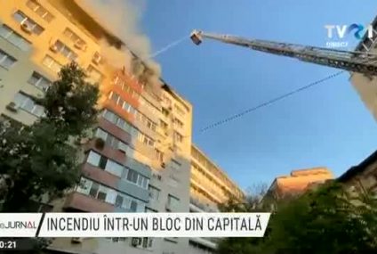 Incendiu într-un bloc din centrul Capitalei. Focul se manifestă la etajul 9 unde acționează 5 autospeciale de stingere. Nu au fost înregistrate victime