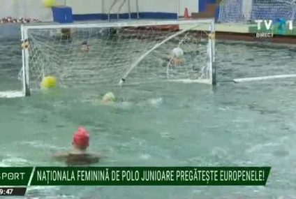 Eleganță și forță. Naționala feminină de polo junioare se pregătește pentru primul campionat european