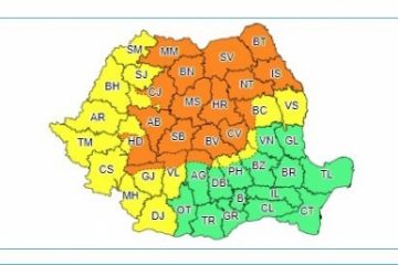 Cod portocaliu de vijelii puternice şi averse torenţiale în 18 judeţe, până miercuri dimineaţa