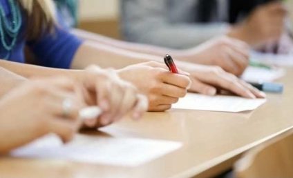 Una dintre fraudele de la Bac: Un candidat din Brăila a fost eliminat din examen după ce a fotografiat şi a pus subiectele pe internet