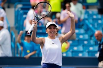 Simona Halep a obținut la Cincinnati prima victorie după o pauză de trei luni şi jumătate, într-un meci în care a reușit 11 ași