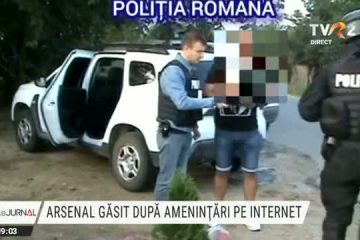 Arme, proiectile și săbii. Arsenal găsit acasă la doi bărbați din Argeș, după amenințări pe Internet