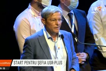 Dan Barna și Dacian Cioloș și-au prezentat echipele cu care vor candida la funcția de președinte USR-PLUS. Liderii spun că nu mai vor să fie „furnicuțele” guvernării