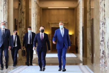 Iohannis: Solicit USR PLUS să cumpănească foarte bine implicațiile asocierii cu obiectivele promovate de AUR, să pună punct acestor gesturi politice iresponsabile, să se întoarcă la masa dialogului