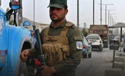 MAE anunță că încă 80 de cetăţeni afgani au fost evacuaţi în Pakistan şi aşteptă definitivarea procedurilor pentru deplasarea în România