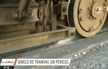 Șinele de tramvai din Capitală, un adevărat pericol pentru călători, pietoni și mașini