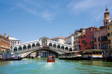 Podul Rialto din Veneţia, inaugurat după restaurare. La eveniment a participat tenorul Andrea Bocelli