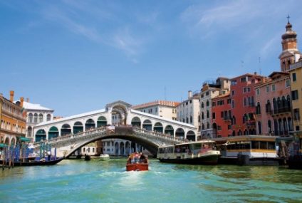 Podul Rialto din Veneţia, inaugurat după restaurare. La eveniment a participat tenorul Andrea Bocelli