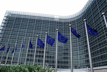 Comisia Europeană nu aprobă încă PNRR-urile Poloniei şi Ungariei din cauza statului de drept