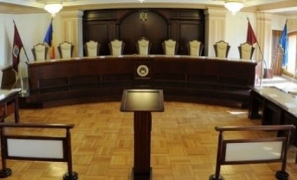 Curtea Constituţională anunţă astăzi data dezbaterii sesizării premierului privind moţiunea de cenzură