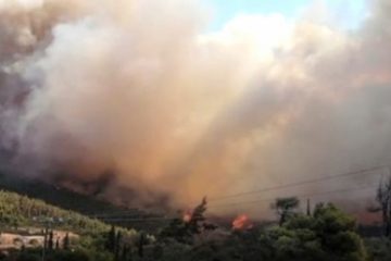 Grecia: Incendii în apropiere de Atena. Mai multe persoane au fost evacuate ca măsură de precauție