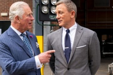 Prinţul Charles şi ducii de Cambridge, la avanpremiera mondială a noului film din seria James Bond