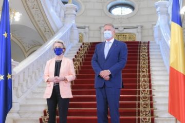 Președinta Comisiei Europene, Ursula von der Leyen, se află la București, pentru semnarea PNRR. Întâlniri cu președintele și premierul