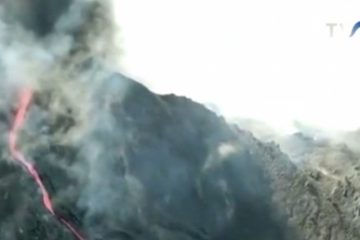 Lava vulcanului de pe insula spaniolă La Palma a ajuns în Oceanul Atlantic. Contactul dintre lava încinsă și apa oceanului a dus la degajarea de gaze potențial toxice