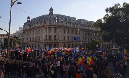 Proteste în Piaţa Universităţii şi Piaţa Victoriei față de restricţiile instituite în contextul pandemiei, în ziua cu record de infectări