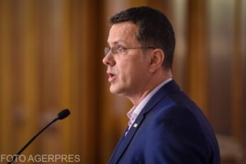 Ionuț Moșteanu: Toți parlamentarii USR-PLUS vor fi prezenți și vor vota moțiunea de cenzură la vedere. Mâine, Florin Cîţu va pica. Este ultima zi a dânsului la Palatul Victoria