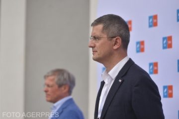 Barna: Cioloş, propunerea de premier a USR PLUS, dacă moţiunea trece şi PNL nu face o nominalizare