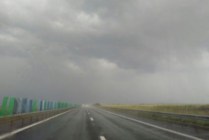 INFOTRAFIC: Circulaţie în condiţii de ploaie torenţială pe autostrada A2. Există risc de acvaplanare