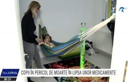 „Treptat, ei îşi pied toate abilităţile, mersul, vorbitul, văzul”. Copii în pericol de moarte în lipsa unor medicamente