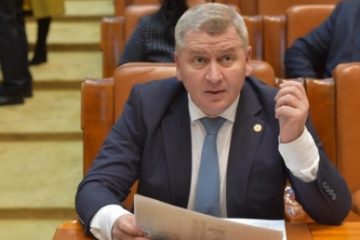 Liberalul Florin Roman preia funcţia de preşedinte interimar al Camerei Deputaţilor