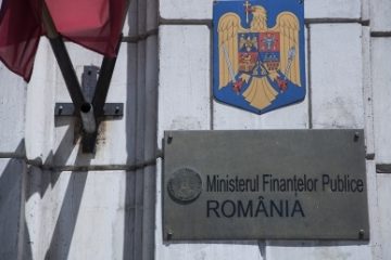 Datoria guvernamentală depăşea 550 miliarde lei, la finele lunii august, şi reprezenta 49,7% din PIB