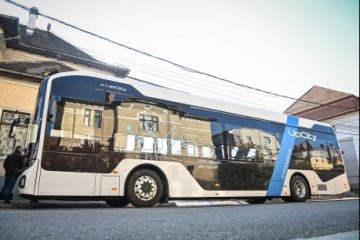 Primul autobuz electric românesc, în teste pe traseele pe care circulă elevii în municipiul Sibiu