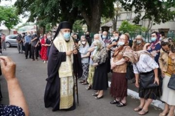 Arhiepiscopul Dunării de Jos, mesaj pro-vaccinare: Procurați tot ce spun medicii pentru a apăra orice persoană de acest virus nemilos.Haideți să biruim cu Dumnezeu, cu sfatul medicului și cu mai multă grijă la noi înșine!