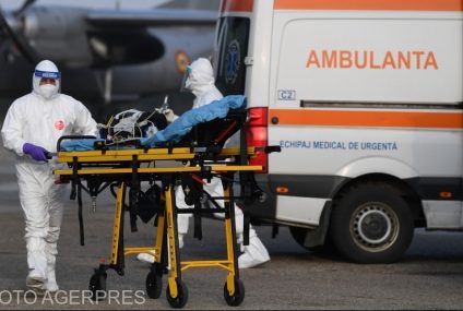 Iaşi: Trei pacienţi COVID-19 sunt transferaţi cu avionul în Polonia. Al patrulea a murit la aeroport
