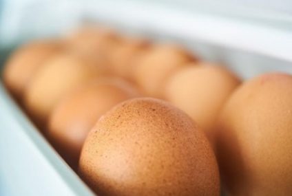 Sute de mii de ouă cu origine falsificată, ștampilate cu proveniență Grecia, au ajuns pe piața din România