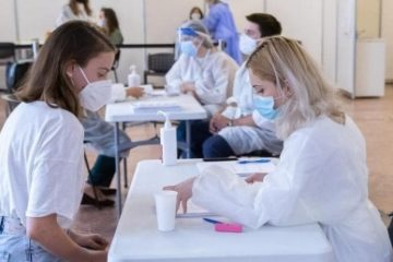 CNCAV: ”Maratonul pentru viaţă” continuă. Centrele de vaccinare funcționează cu program prelungit