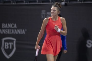 Jaqueline Cristian este în sferturi la Transylvania Open, după o victorie spectaculoasă cu Alja Tomljanovic. „A fost o luptă incredibilă, cred că Dracula îmi poartă noroc”