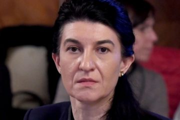 Deputatul Violeta Alexandru anunţă că demisionează din grupul parlamentar PNL