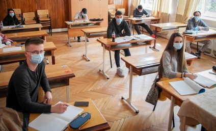 Federația Asociațiilor de Părinți cere revenirea la decizia de suspendare a cursurilor la o rată de infectare de 6 la mie, eliminarea tezelor și flexibilizarea modului de predare