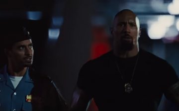 Actorul Dwayne Johnson a anunțat că nu va mai folosi arme reale în timpul filmărilor