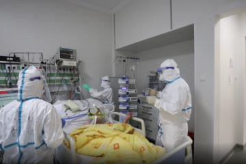 Peste 8 mii de cazuri noi de coronavirus în România, în ultimele 24 de ore. S-au înregistrat aproape 400 de decese, din care mai bine de jumătate la pacienți cu vârsta peste 70 de ani